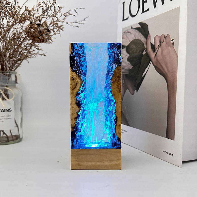 مصباح طاولة من الراتنج بتصميم  - مراجعة Resin Art Baby وسعره